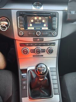 Volkswagen Passat B7 2.0TDi rok 2012 - 11