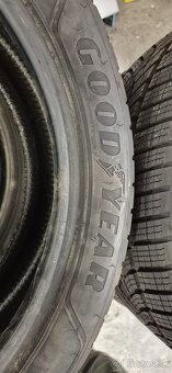 245/40R19 zimné Goodyear - 11