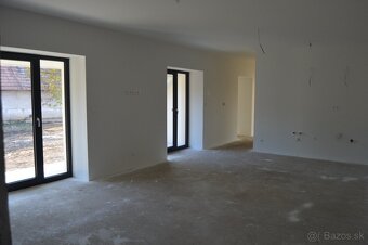 Rezervovaný Rodinný dom kompletná rekonštrukcia Veľká Dolina - 11