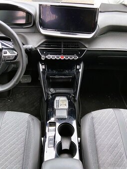 PEUGEOT 208 AUTOMAT REZERVOVANÉ - 11