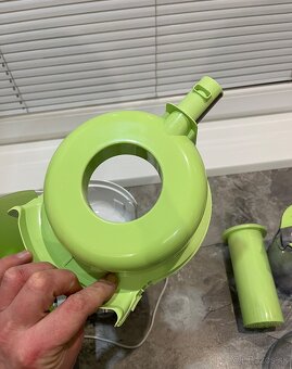 Odšťavovač Bosch MES25G0 700w - 11