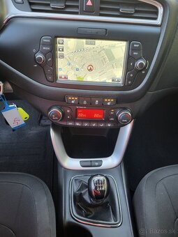 Kia ceed sw - 11