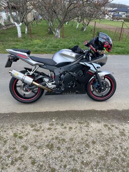 Yamaha R6 - 11