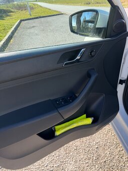 Škoda Rapid Spaceback SB 1.6 TDI 85kw - 11