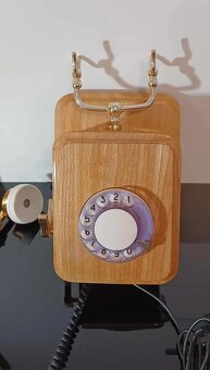 Starý drevený telefón pevná linka - 11