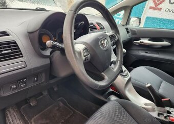 Toyota Auris 1.6PRAV.ZNAČKOVÝ SERVIS TSUSHO - 11