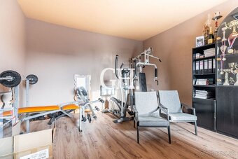 MOKRANCE- ZREKONŠTRUOVANÝ DOM-821 M2 POZEMOK - 11