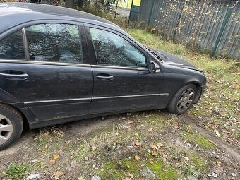 Mercedes Benz w203 2.0d 2003 sedan - 11