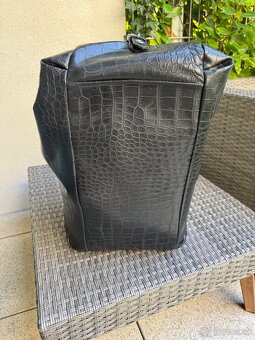 Lakovaná dámska taška Bueno - 11