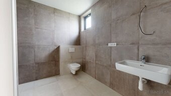 PINK Reality POSLEDNÝ VOĽNÝ DOM NA PREDAJ Moderné a pokojné - 11