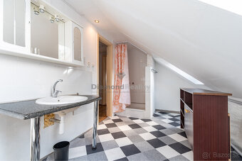 NA PREDAJ RODINNÝ DOM S 3 BYTOVÝMI JEDNOTKAMI, OBEC TELGÁRT - 11