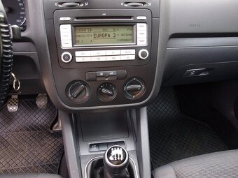 Volkswagen Golf 1.6 FSI Trend - 11