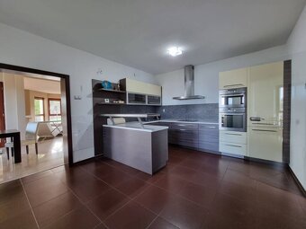PREDAJ - EXKLUZÍVNA VILA - NITRA - 11