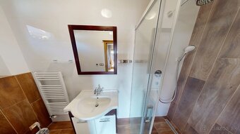 Rodinný dom nadštandardne vybavený. - 11