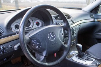 Mercedes-Benz E 320 Benzín 4x4 - 11