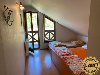 Priestranný rodinný dom s bazénom a záhradou - Žarnovica 180 - 11