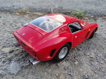 Predám Ferrari 250 GTO 1962, 1:18 Mattel Hot Wheels. - 11
