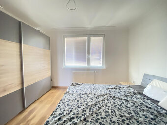 NA PREDAJ kompletne zariadený 3 izbový by po rekonštrukcii - 11