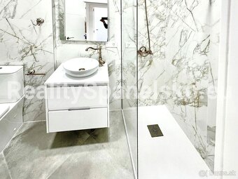 Moderně zrekonstruovaný apartmán 3+kk (50 m²) s balkonem - 11