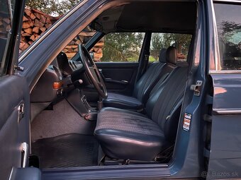 Mercedes - Benz 240d - 11