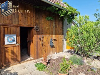 Krásny rodinný dom s rozľahlým pozemkom - 11