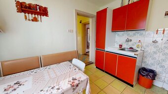 PREDAJ – STARŠÍ TEHLOVÝ RODINNÝ DOM V HRNČIAROVCIACH NAD PAR - 11