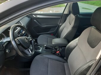 ŠKODA OCTAVIA COMBI 2,0 TDI DSG - 11