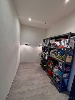 3 izbový kompletne zrekonštruovaný byt Valaská - 11