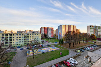 BOSEN | Na predaj zariadená garsónka s loggiou Rovniankova u - 11