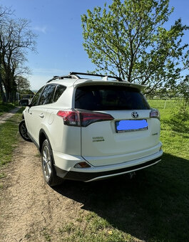 Toyota RAV4 Hybrid - predaj - 11