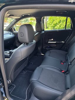 MERCEDES- BENZ EQA  250 s výkonom 140 kW 190 k len 91000km - 11