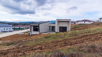 Nadštandardná novostavba rodinného domu v obci Lubina - 11