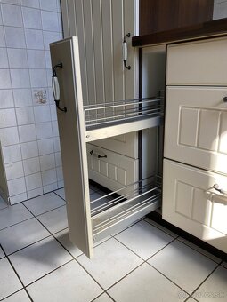 Moderná kuchynská linka so spotrebičmi - 11