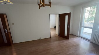 Ponúkame 3-izbový byt na sídlisku Západ. - 11