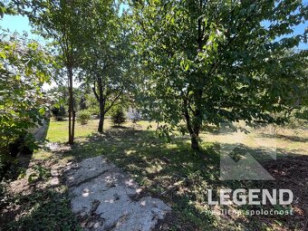 RD Svodín, krásny pozemok 1317 m2, tichá ulička, ovocný sad - 11