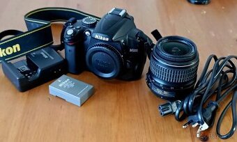 NIKON D5000 - baterie, nabíječka, popruh a objektiv - 11