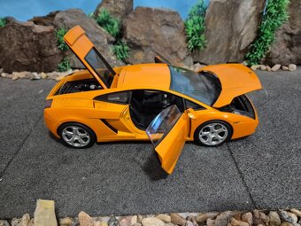 Prodám model 1:18 Lamborghini gallardo - 11