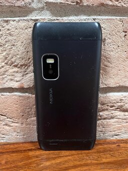 Nokia E7 s qwerty klavesnicou - 11