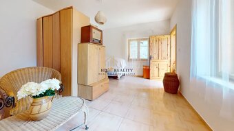 Rodinný dom s veľkým pozemkom v obci Chrťany - 11