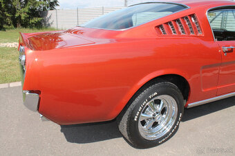1966 Ford Mustang Fastback 289 V8, manuál, perfektní stav - 11
