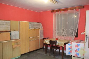 Dvojpodlažný rodinný dom z roku 1995 na okraji obce - Kosihy - 11