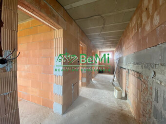 „ pod ZOBOROM“ Nitrianske Hrnčiarovce rodinný dom hrubá stav - 11