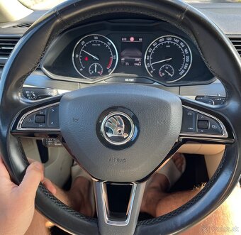 Škoda Superb Combi 2.0 TDI Style DSG - 11