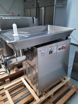 Mlynček na mäso 42 Mäsiarský vlček rezačka mäsa 42 - 11