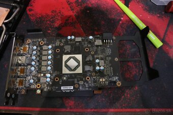 XFX SWFT 210 AMD RADEON RX 6600 8GB - 11