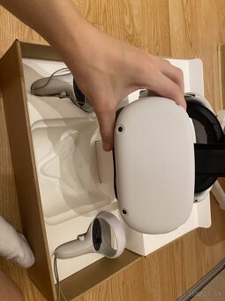 Oculus Quest 2 (128GB) - 11