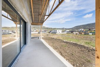Novostavba rodinného domu napojená na všetky IS, Fintice - 11