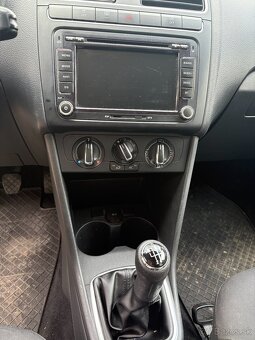 Volkswagen Polo 1,2 TDI rv 2011 s vadným motorom - 11
