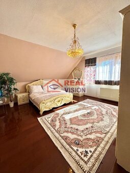 Kúsok Versailles pod Tatrami-kráľovská vila v Poprade - 11