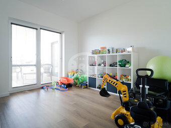 Krásny bungalov v obci Petrovce nad Laborcom - 11